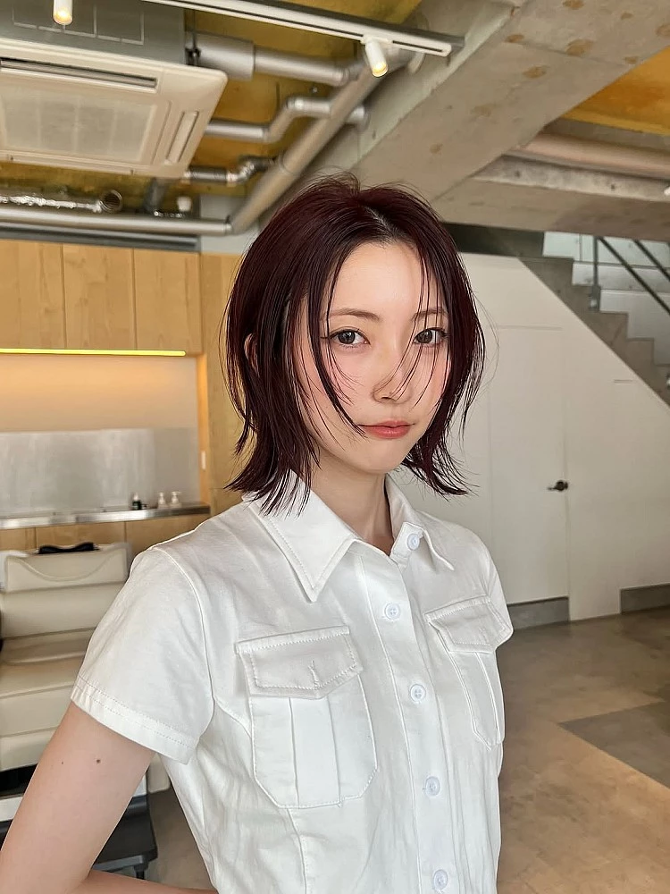層次剪短髮推薦4：中分輕盈短髮