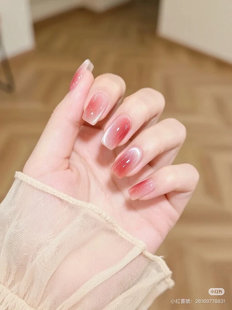 顯白光療美甲推薦7:粉桃漸層