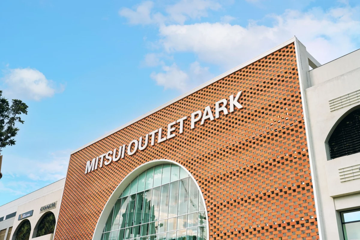 坐落於台南高鐵站旁，台南全新購物中心三井 Outlet 二期，預計 2026 年春季盛大開幕，結合一期商場，將成為台南規模最大的 Outlet 購物新地標。在日本三井不動產集團打造下，引進超過 50 個國內外品牌，整體規模高達 21,000 坪，包括：西松屋、MUJI 無印良品、LOPIA、集雅社等熱門生活品牌，都將一一進駐，有望締造年營收逾 50 億台幣的驚人成績。
