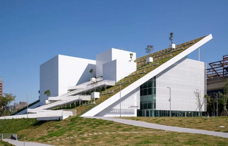 桃園市立美術館（簡稱桃美館）旗下的「桃園市兒童美術館」是一座專為兒童與家庭打造的當代藝術場域。