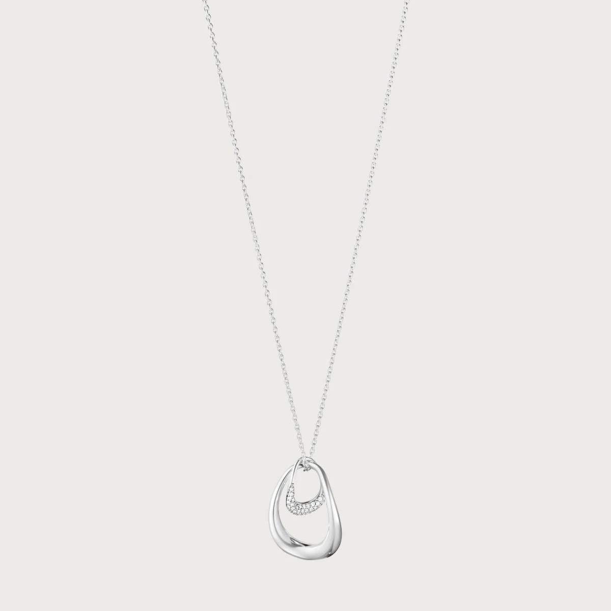 來自丹麥的 Georg Jensen,將設計視為情感的延伸。Offspring 系列項鍊由設計師 Jacqueline Rabun 打造,靈感源自母子間永恆的連結。