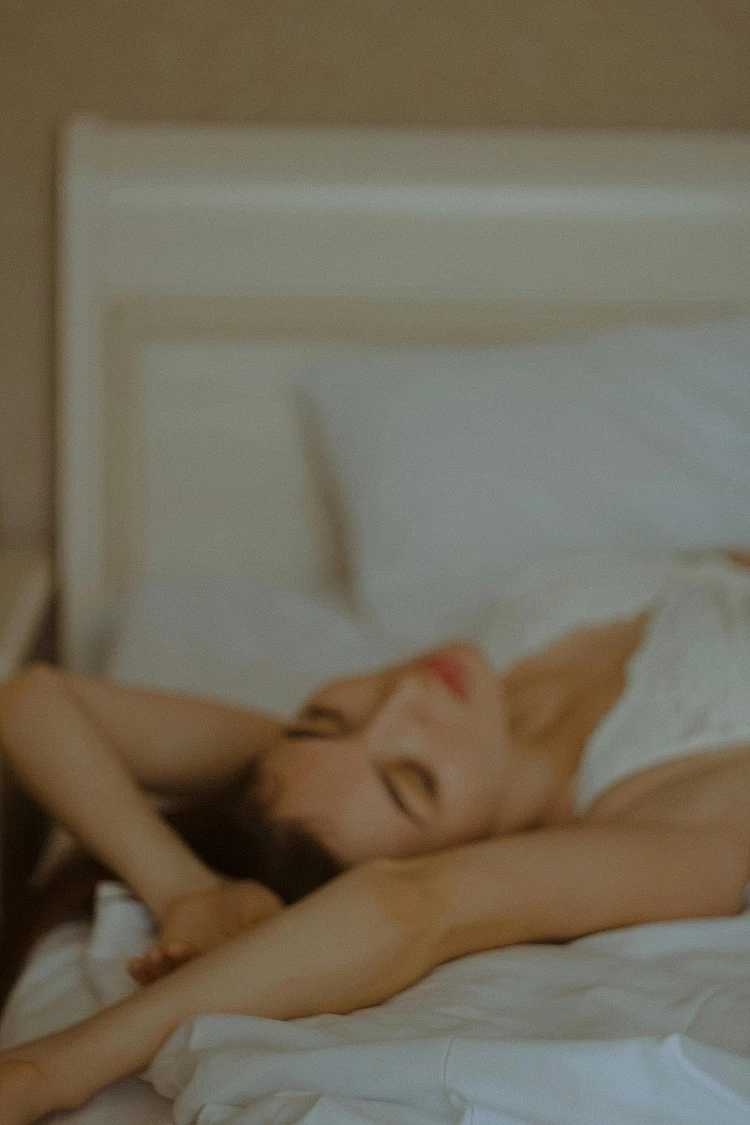 如果說大人亂睡是在透支健康，那孩子亂睡，影響的是整個成長節律。