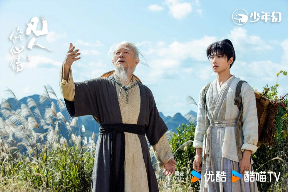 《凡人修仙傳》改編自忘語的同名人氣仙俠小說,由曾打造出《將夜》系列、《夢華錄》等熱播作的楊陽執導,曾執筆《慶餘年》的王裕仁擔任編劇。