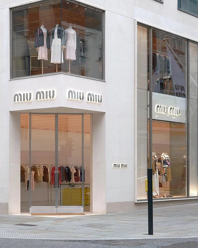 下一步,Miu Miu美妝系列敬請期待