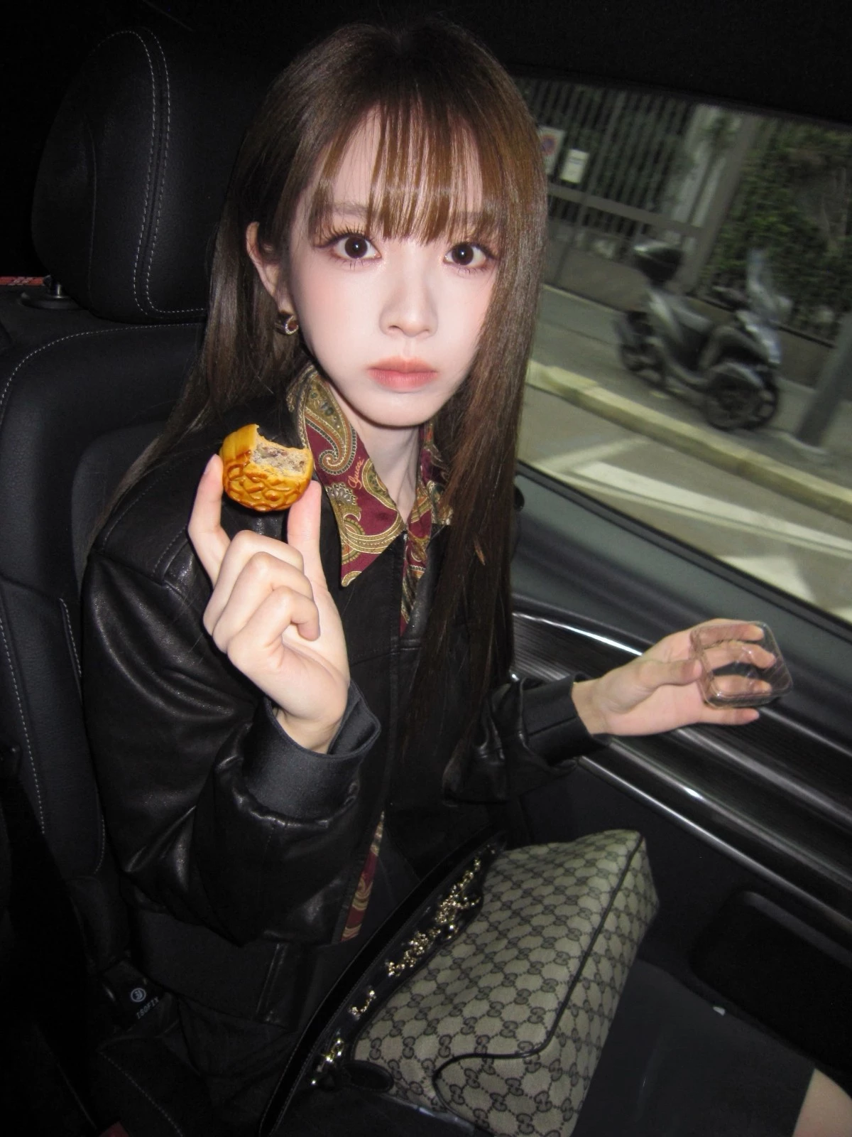 田曦薇橄欖棕髮色有個性顯小臉