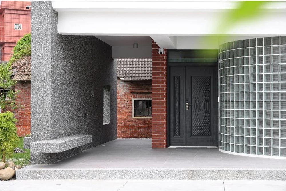 與其在大都市裡,建構一座新穎的現代建築,億鄉的存在,嘗試帶領我們回到自己的家鄉,感受原生環境的魅力,亦是成長的共同記憶。