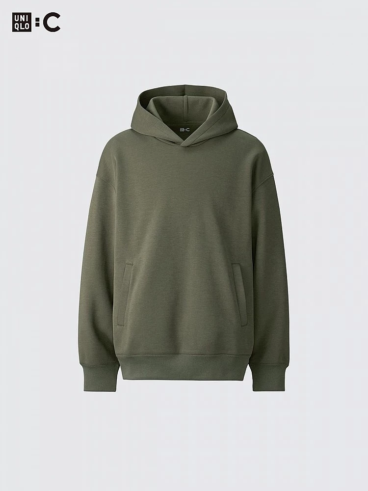 來自Uniqlo:C系列這款帽T以高質感棉料為亮點,表面保有恰到好處的挺度與細緻光澤,連帽結構刻意加強立體感,線條俐落、不易塌陷。
