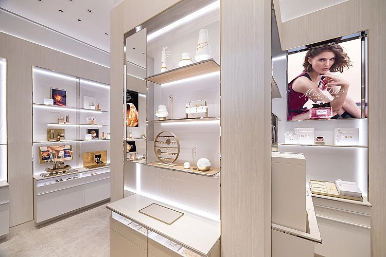 Dior 101美妝旗艦店亮點6：時尚飾品一站享有