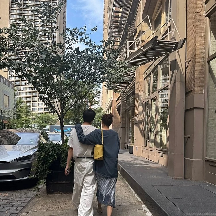 自由，是她定義愛情的方式。不是若即若離的距離感，而是兩人都能保有生活重心，不必為彼此放棄夢想或節奏。