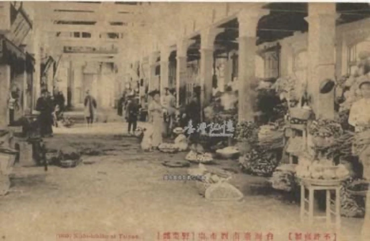 西市場不僅是當時南台灣最大批發市場，還設有冷藏庫、小吃部與冰店等，功能完善。二戰後，香蕉倉庫、魚賣店等外廓賣店陸續增設，規模擴張。