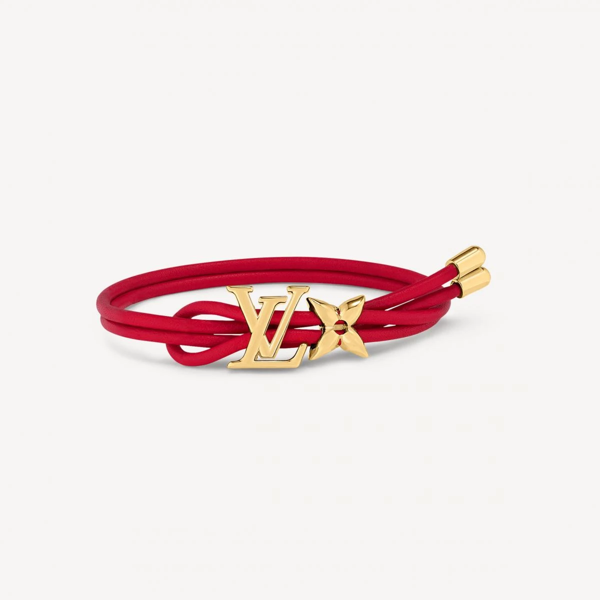 LV Bloom 是 Louis Vuitton 將品牌符碼轉化為日常配件的代表作。紅色小牛皮繩上點綴 LV Initials 與 Monogram 花卉,金色飾面在光線下低調閃爍,存在感恰到好處。它不走傳統珠寶的隆重路線,而是更像一件風格配件,適合白襯衫、牛仔褲,也能自然融入都會穿搭。可調式設計提升佩戴舒適度,加上相對親切的價格帶,讓它成為兩萬內即可入手的精品紅繩首選之一。