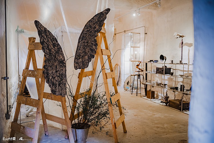 台北大稻埕在老屋、市場與巷弄交錯之間，結合歷史街景與生活風格，近年逐漸聚集成以各種美學與日常為核心的選物空間。