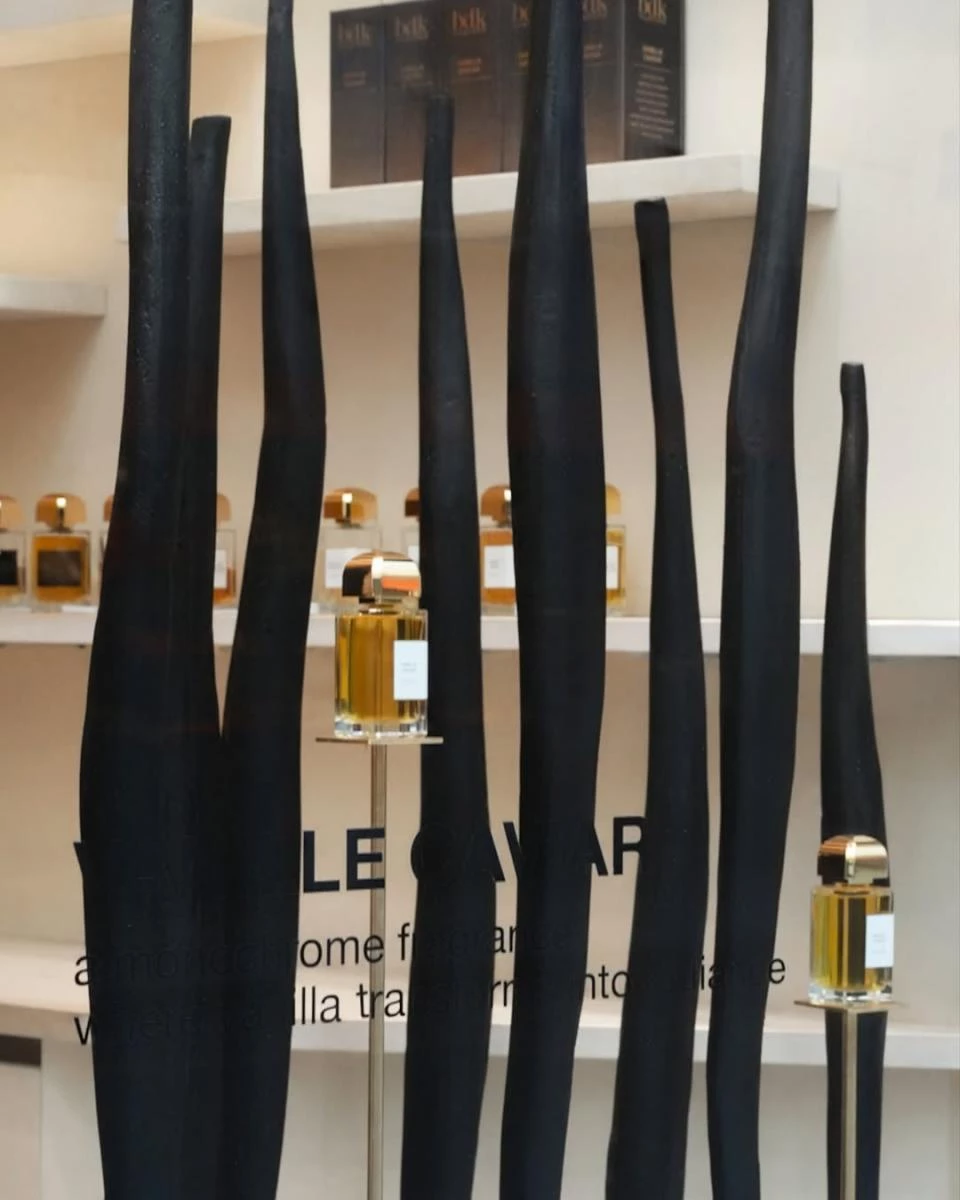 然而,這並非 LVMH 集團首次投資小眾香氛品牌。過去,集團曾透過旗下創投基金 LVMH Luxury Ventures,對法國小眾香水品牌 BDK Parfums(巴杜克)進行少數股權投資,也透過另一家跨國私募股權公司 L Catterton,收購英國小眾香氛品牌 Vyrao,以及法國百年香氛品牌 Maison Berger(柏格薰香)。LVMH 集團一步步加碼小眾香氛領域,無疑展現其對全球市場潛力的高度看好。