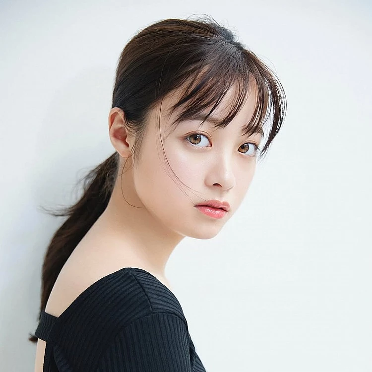 橋本環奈瀏海髮型推薦1:法式低馬尾
