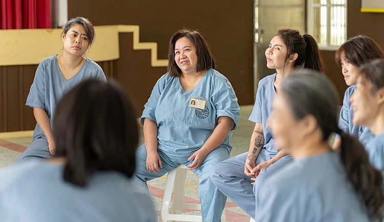 儘管《陽光女子合唱團》劇情淺顯易懂,讓人不需要費心與燒腦就能順順地把電影看完,但還是在轉折中加入了不少省思。
