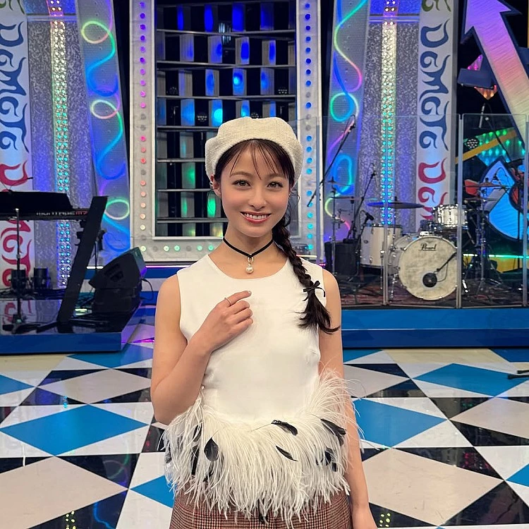 橋本環奈瀏海髮型推薦8:單側麻花辮