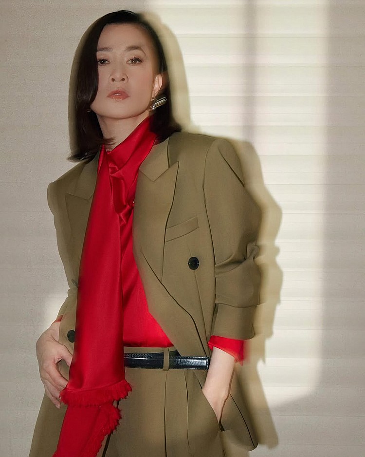 余詩曼減齡中長髮推薦4：復古捲