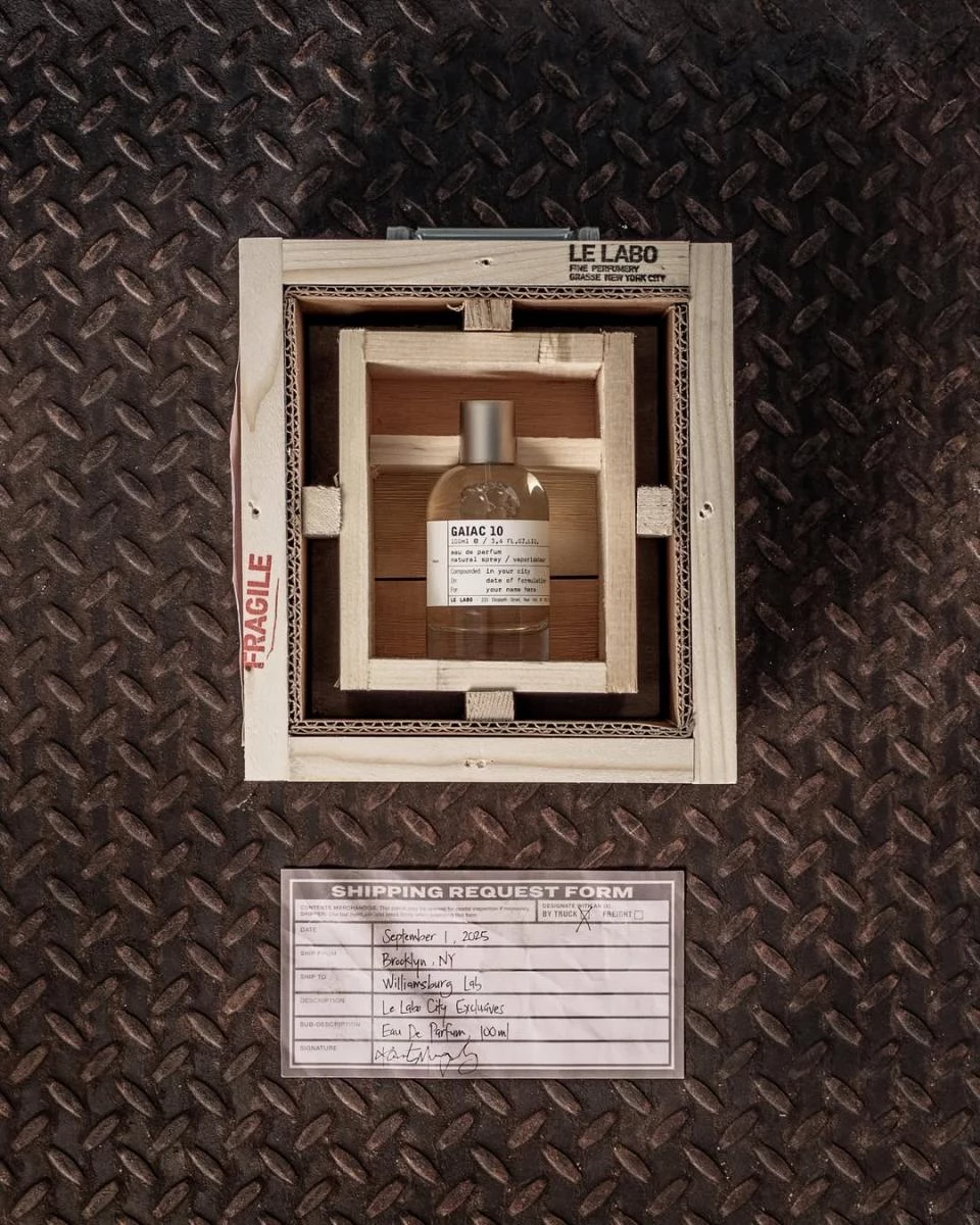 Le Labo 城市限定系列(City Exclusives)最早於 2007 年推出,靈感來自品牌想「為世界上不同城市創造獨有的氣味」。每一款城市限定香水都與那座城市的個性、文化、氣候或精神相呼應,並維持 Le Labo 一貫的極簡包裝與手工貼標設計。調香師會針對該城市的氣候與文化背景設計香氣,例如:Vanille 44(巴黎)傳遞溫暖優雅的香草與琥珀氣息,體現花都的浪漫。