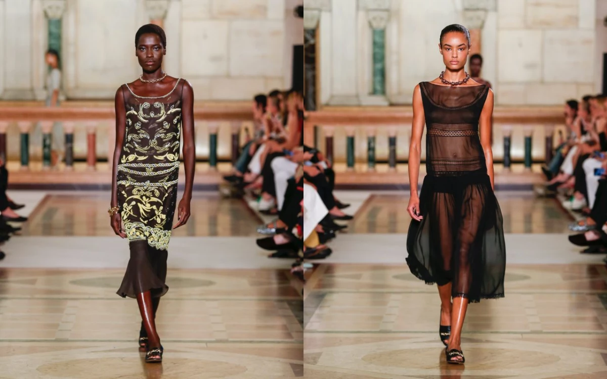 近年來，Tory Burch 亦持續強化品牌的製衣工藝。本季作品中，工匠以雪紡為主要面料，透過手工打褶展現布料隨步伐律動的輕盈感。