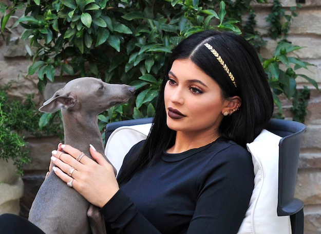 一分鐘變髮！凱莉詹娜Kylie Jenner示範歐美當紅刺青髮飾