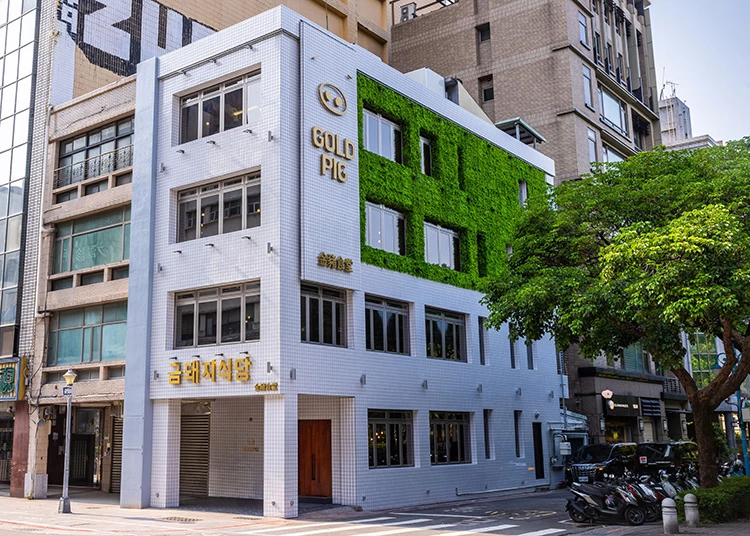 韓星最愛燒肉店金豬食堂,台灣首間以全白色外觀坐落於中山區。