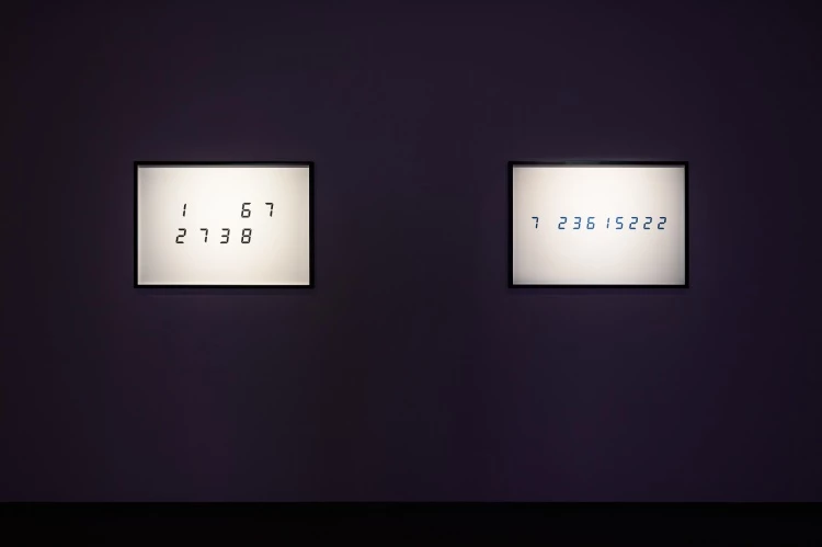 1999年宮島達男(Tatsuo Miyajima)曾代表日本參與第48屆威尼斯雙年展(Japan Pavilion),展出大型裝置《MEGA DEATH》,