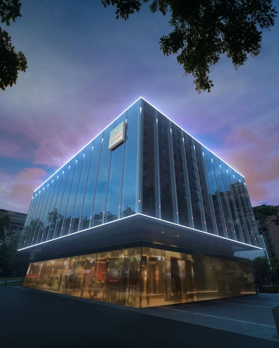 台北嘉佩樂(Capella Taipei)今年開幕,短短步行數分鐘,品牌便在周邊打造全新夜生活據點「The Glasshouse」。