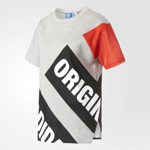 adidas Originals 圓領上衣，2,490元。
