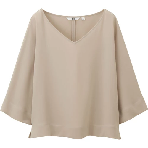 Uniqlo 7分袖女裝垂墜風上衣，790元。