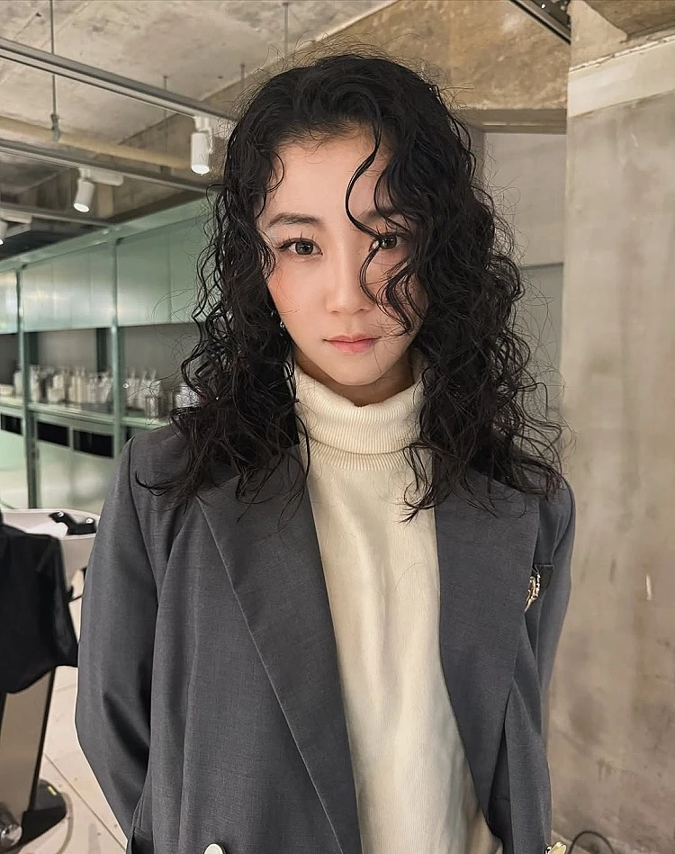 韓系中長髮推薦22:泰迪捲