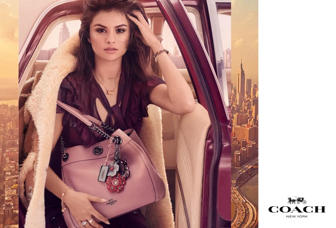 Selena Gomez為其拍攝的Coach「Edie」手袋形象。