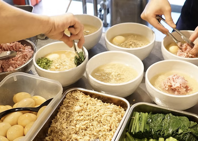 位於東京錦糸町的「中華そば 満鶏軒」,是近年鴨湯拉麵中討論度極高的一間。