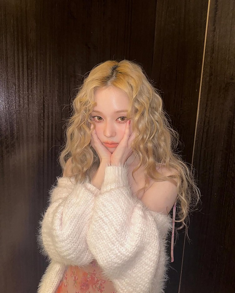 Winter同款髮型推薦6：羊毛捲髮