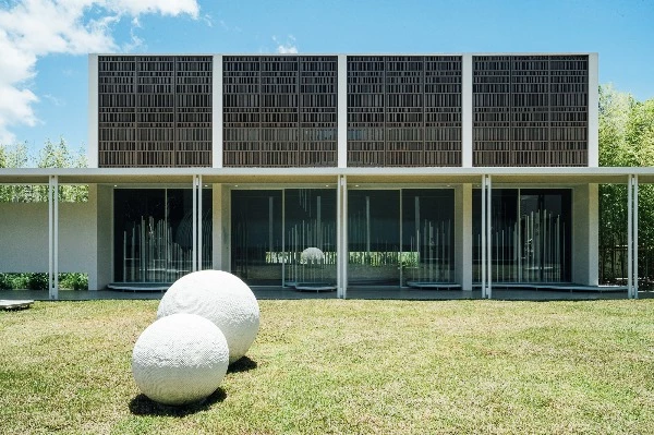 由設計師方序中策展,馥華之道|《洄》展覽於接待中心接受預約看展