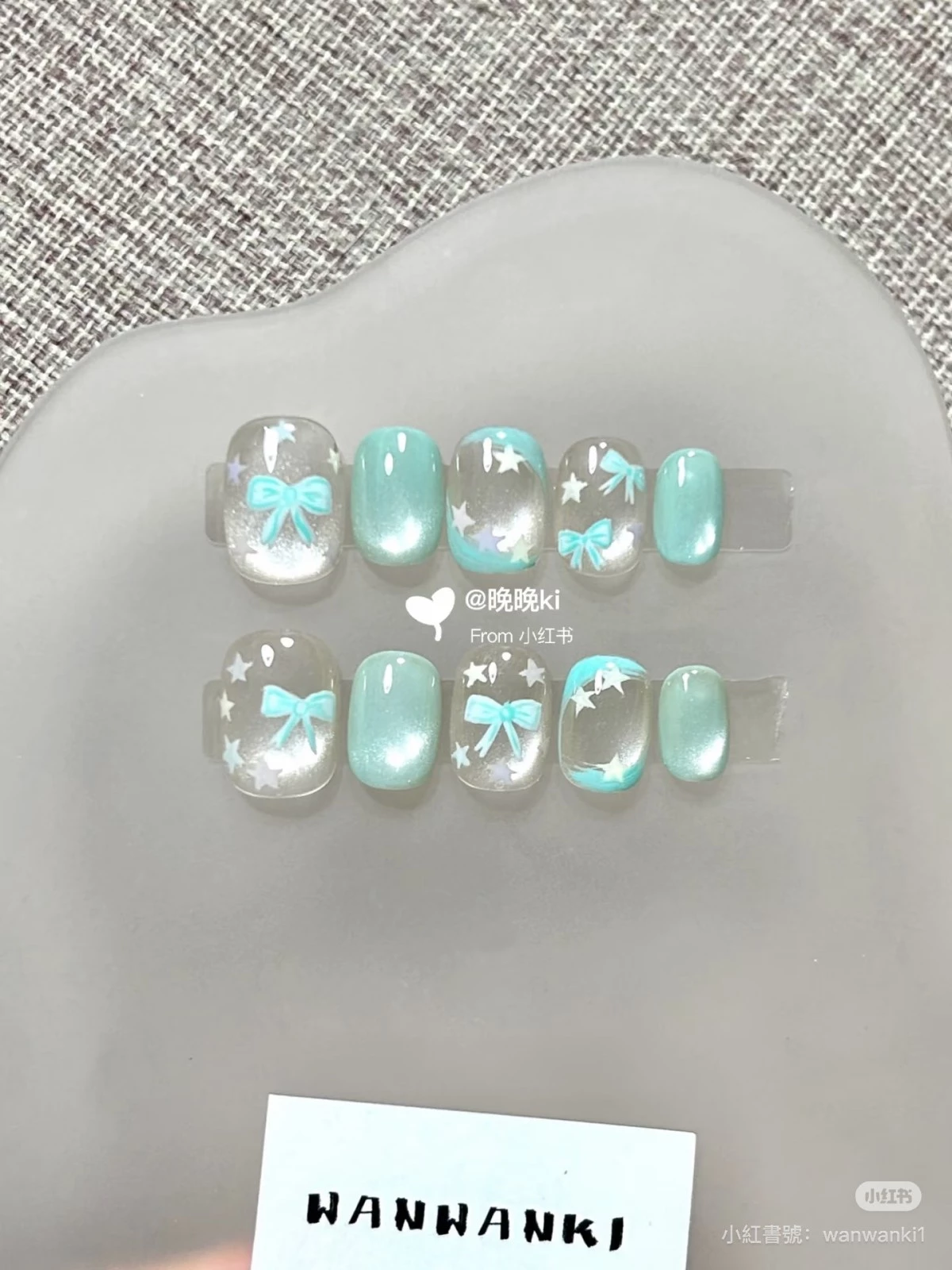 薄荷綠貓眼美甲推薦4：玻璃珠跳色蝴蝶結