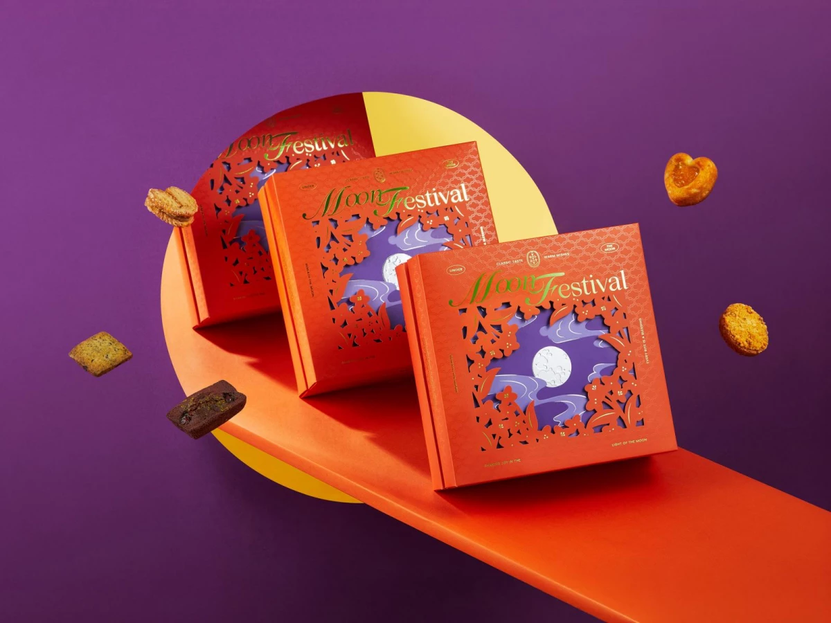 法絨 Velvet Patisserie再度以職人手藝與高端美學掀起中秋話題。今年限定推出「月光劇場中秋禮盒」,以桂花入題,盒身剪影鏤空設計呼應皎潔明月,呈現浪漫又典雅的節慶氛圍。
