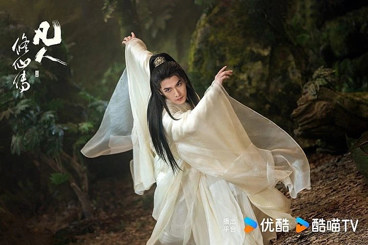 改編自人氣仙俠小說的《凡人修仙傳》找來楊洋與金晨主演，故事講述資質平凡的少年韓立 （楊洋飾）在殘酷修仙世界中一步步求生、修行、成長的故事，並遇到天南第一美女南宮婉（金晨飾）產生一段浪漫情愫。