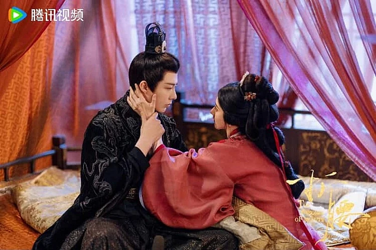 由宋祖兒、劉宇寧、宣璐、劉端端領銜主演的古裝傳奇愛情劇《折腰》，劇情改編自晉江文學城作者蓬萊客同名言情小說，主要講述了小喬（宋祖兒飾）與魏家主公魏劭之（劉宇寧飾）在家國情仇之中，決定先婚後愛的精彩發展。