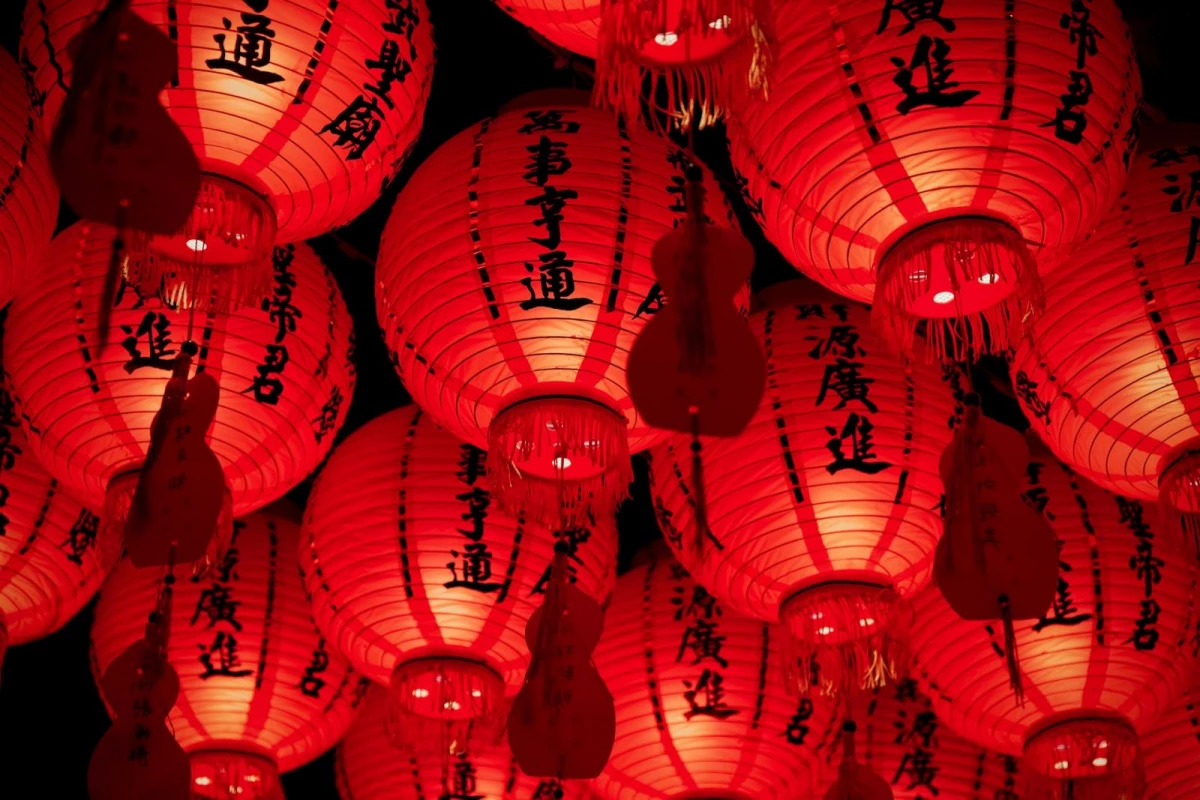 地藏菩薩的慈悲願力,特別適合祈求消災解厄、超度祖先與冤親債主。