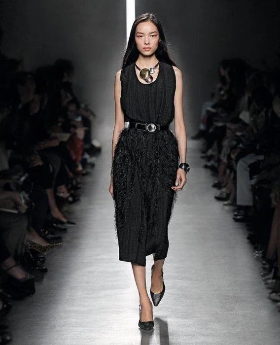 Bottega Veneta顯瘦感長洋裝 獨特個性女性必備!