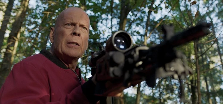 出道超過 40 年的布魯斯威利(Bruce Willis),演過的電影超過上百部,不幸的是他自 2022 年因罹患「 額顳葉失智症 Dementia, FTD」的罕見神經退化疾病而宣布息影,然而,他的妻子艾瑪(Emma)近日在新書中透露了一個令人動容的家族決定:在布魯斯離世後,將會「捐出他的大腦」提供科學研究。