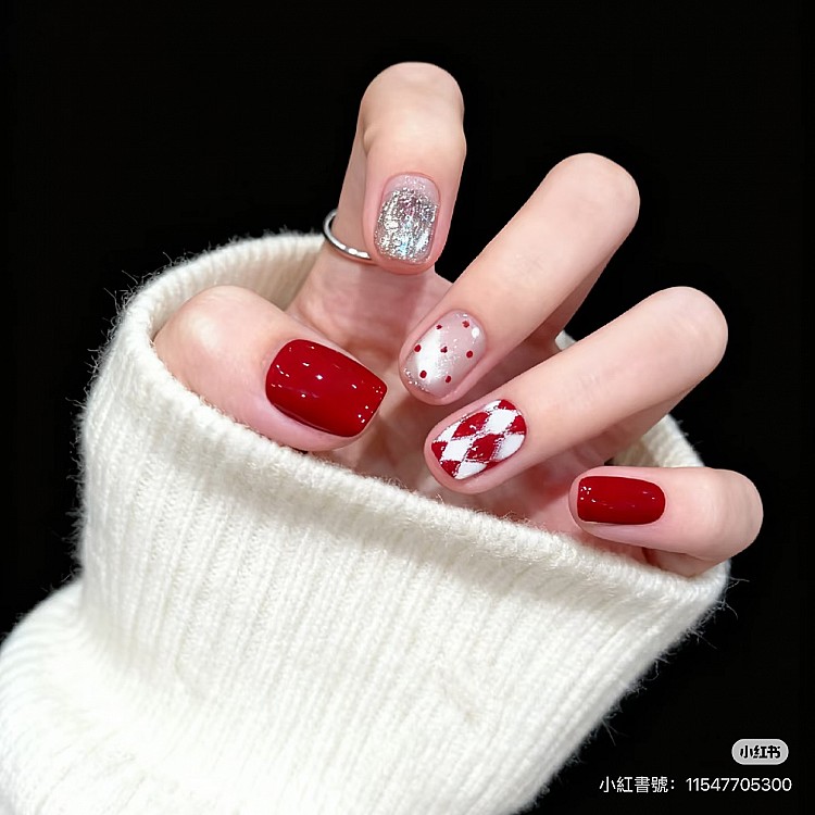 聖誕紅美甲推薦3：貓眼格紋