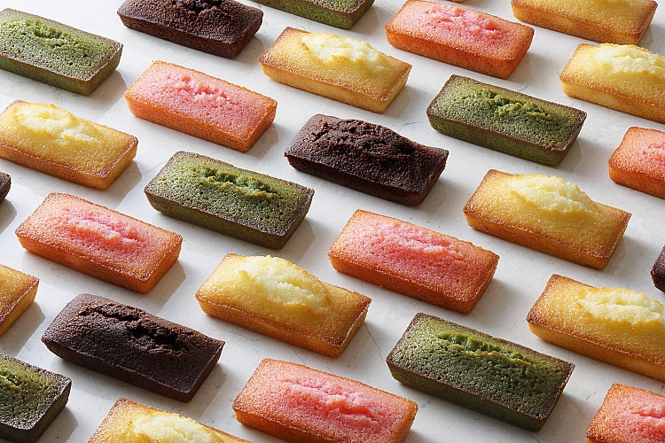 除了經典原味外， Henri Charpentier 也研發了 3 款暢銷口味， 「京都・匠抹茶費南雪」、「巧克力風味費南雪」、「神戶二郎草莓費南雪」。