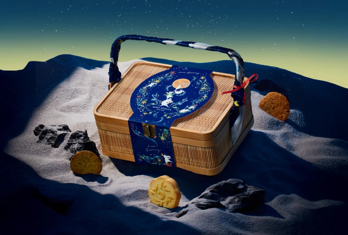 Aunt Stella 詩特莉今年以「太空中的月兔饗宴」為題,將夢幻宇宙與節慶氛圍巧妙融合。