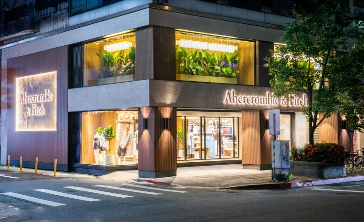 A&F全新形象概念店進駐統領商圈,為台北東區零售注入活水。