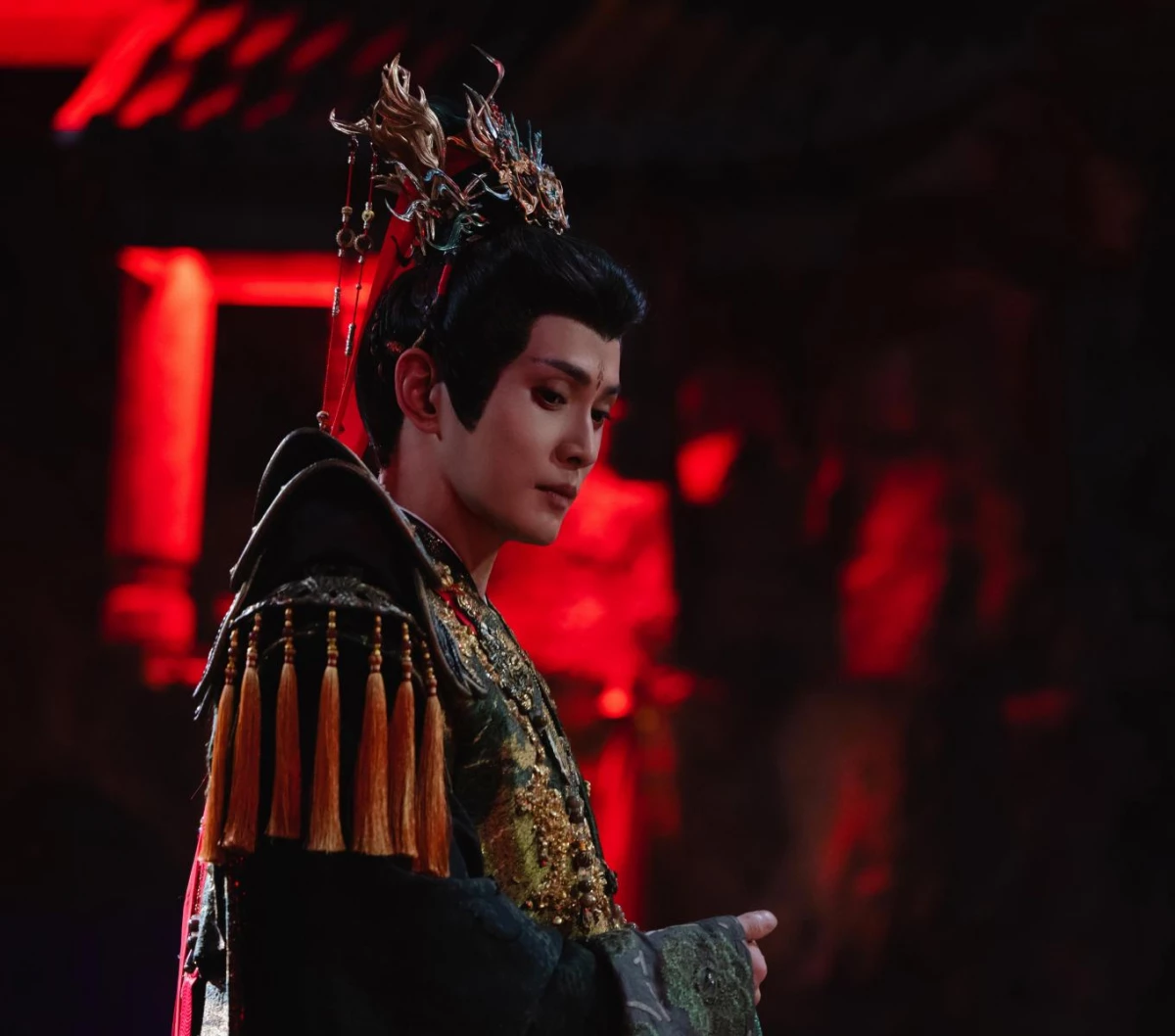 《水龍吟》的最大魅力在於其「異界入世」的敘事設計。