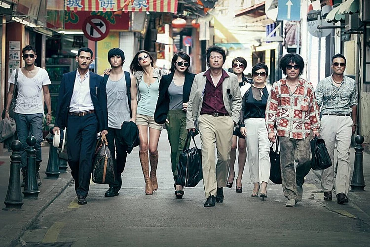 2012 年上映、被稱為「韓版《瞞天過海》」的《神偷大劫案》,集結全智賢、金允錫、李政宰、金惠秀等豪華卡司,故事講述韓中竊賊聯手竊取天價鑽石,卻在計畫中暗藏各自的目的與背叛。