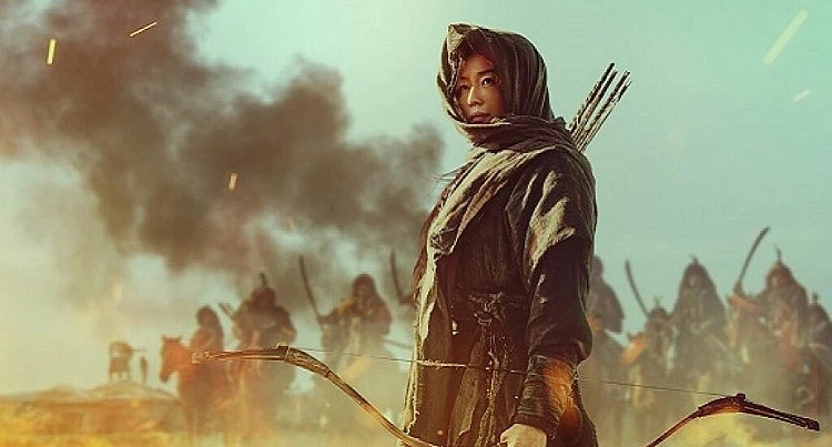 全智賢在 2021 年主演的 Netflix《屍戰朝鮮:雅信傳》為《屍戰朝鮮》前傳,故事圍繞在城底部族後代雅信的成長背景,因為見證並受苦於朝鮮境內的權力鬥爭與喪屍之災,最終成為她展開復仇的契機。