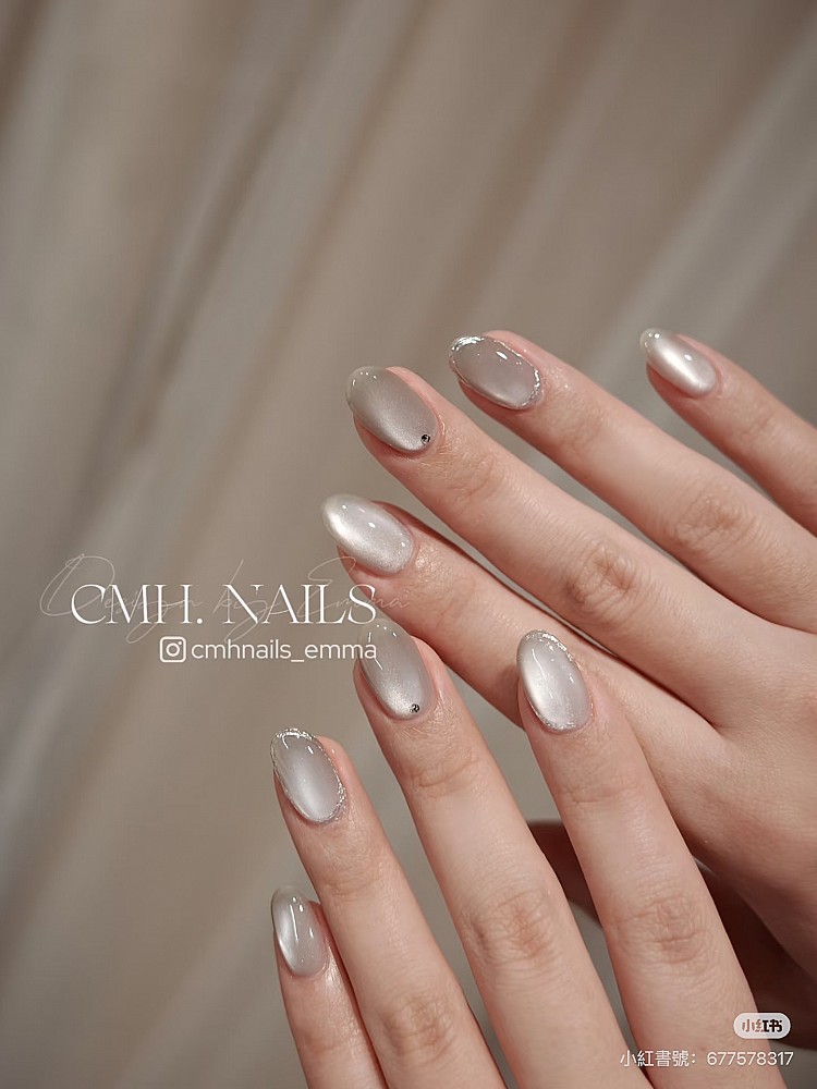銀色光療美甲推薦12：簡約晶透貓眼