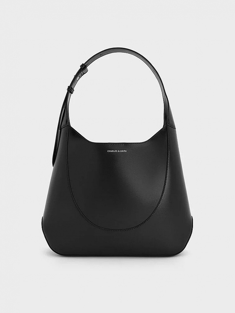 這款官網限定的Sigrid流浪包,選用小牛PU材質製成,表面細膩耐用,大容量空間能滿足日常攜帶需求,磁釦開合設計方便收納取物,展現低調卻不失高級的時尚氣息。